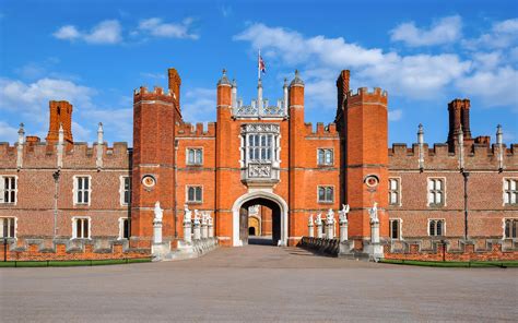 hampton court opening times